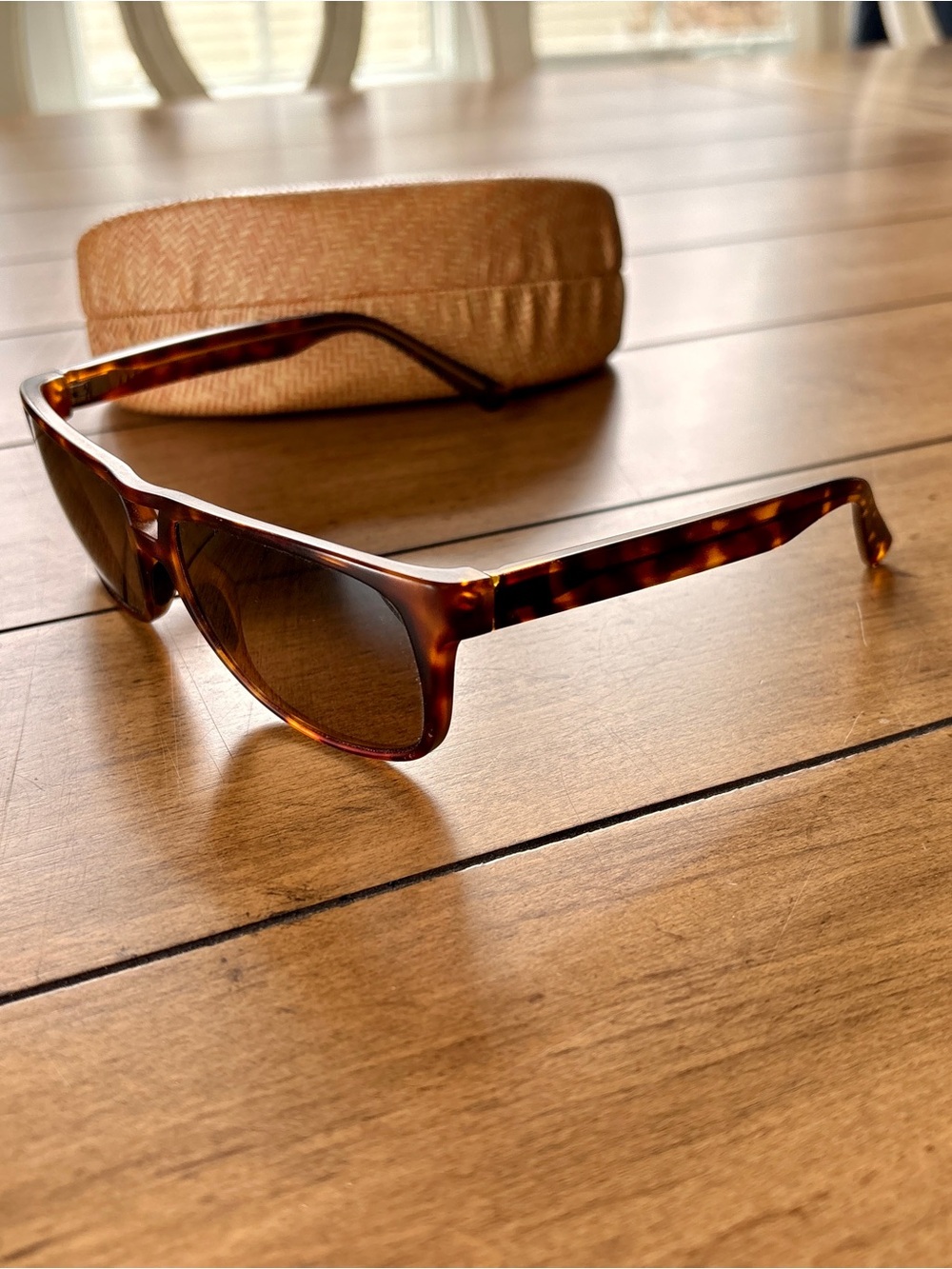 Maui Jim Waterways Sunglasses in Tortoise w/ Case & Bag - Picture 3 of 6